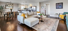 15 mins to Venice Beach, LAX and Private Parking